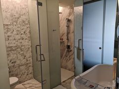 -上海滴水湖皇冠假日酒店