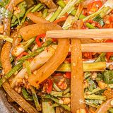 最近听说西塔开了一家露营风的串儿店，就想着来看一看
