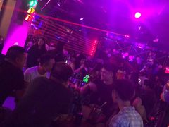 -UP嘻哈酒吧(粉巢店)