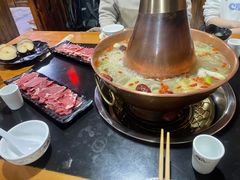 -果松木炭酸菜铜火锅·外婆参鸡汤
