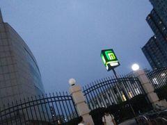 -新百广场(地铁站)