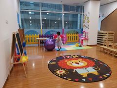 -抱抱熊托育中心(大悦城店)