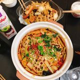 因为太爱吃辣家里又没有电磁炉只好学做冒菜，和舅妈一起