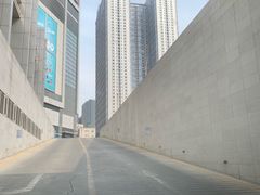 -世纪都会-停车场