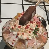 人在火锅店，甜品都快给我吃傻了……