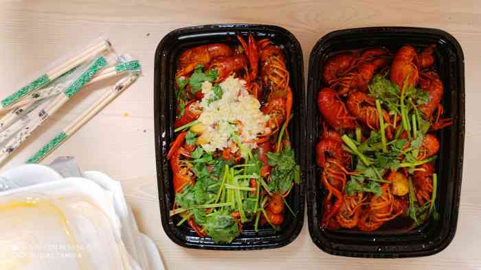 打分 点的外卖,味道不错,小龙虾也处理的比较干净,住长隆,晚上宵夜的