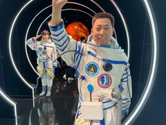 -厦门帷幕开啦红地毯蜡像艺术馆