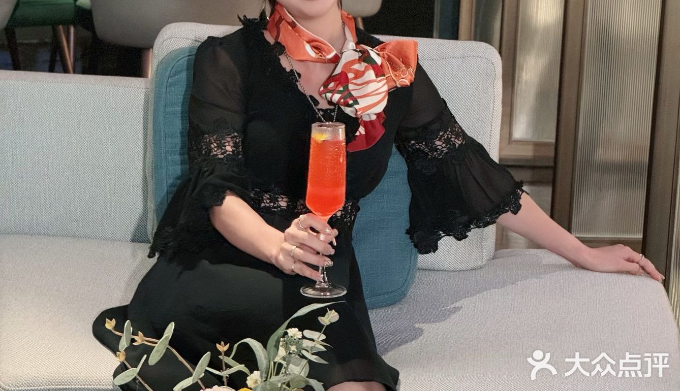 这里的露台view真的好棒，下雨也唯美