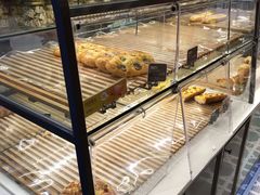 面包甜点陈列柜-面包新语(滨湖万达店)