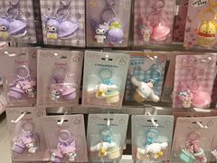 -名创优品(北京新中关购物中心地铁层店)