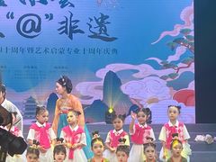 -陕西省小天鹅艺术团