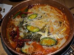 -洱火云南酸菜牛肉火锅(石景山当代商城店)