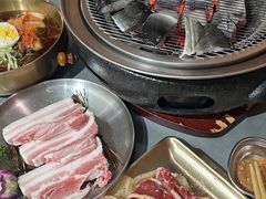 -围炉肉舍•炭烤活鳗•丹东海鲜烤肉(步行街店)