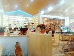 舒适的环境-猫的天空之城概念书店(印象城购物中心店)