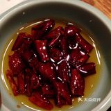我家就在饭店附近住着了