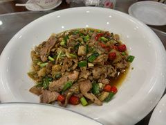 白辣椒炒香村黑猪肉-椒香川流不息川菜馆(二七北路店)