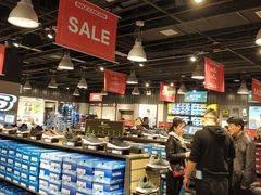 店内环境-SKECHERS 斯凯奇(上海国际时尚中心店)