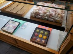 面包甜点陈列柜-南宋胡记(杭州河坊街店)