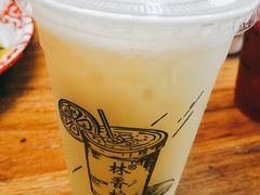 旁边店卖的啤酒-靓蛙馆