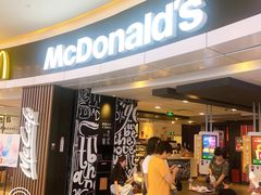 等位区-麦当劳(城西银泰店)
