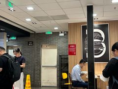 -麦当劳(上海虹桥站30B检票口楼上)