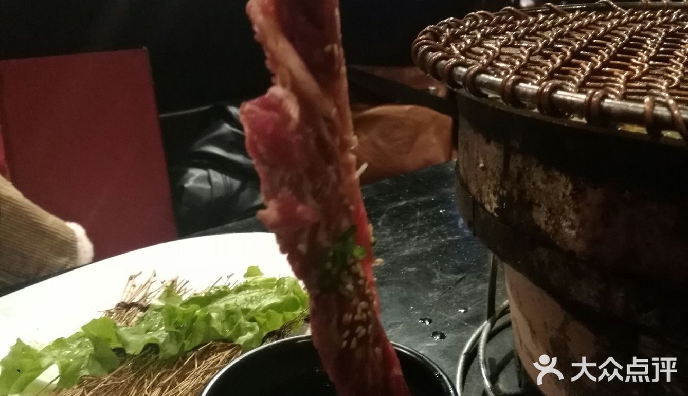 周末去天山地区朋友家，晚饭就附近解决了，朋友带去的这