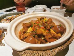 咸鱼烧猪脚-千百味红餐厅·江西菜(绿地双子塔店)