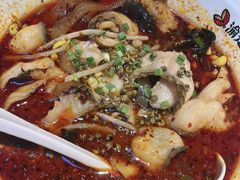 -渝是乎酸菜鱼·川渝小炒(新世界百货望京店)