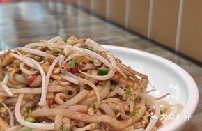 Wood Ear Mushroom Stir-Fried Pork Noodles