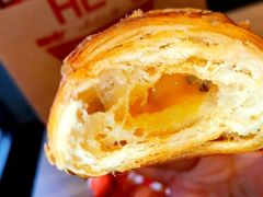 咸蛋黄流心可颂-肯德基(嘉祥银座店)