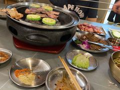 -围炉肉舍•炭烤活鳗•丹东海鲜烤肉(步行街店)