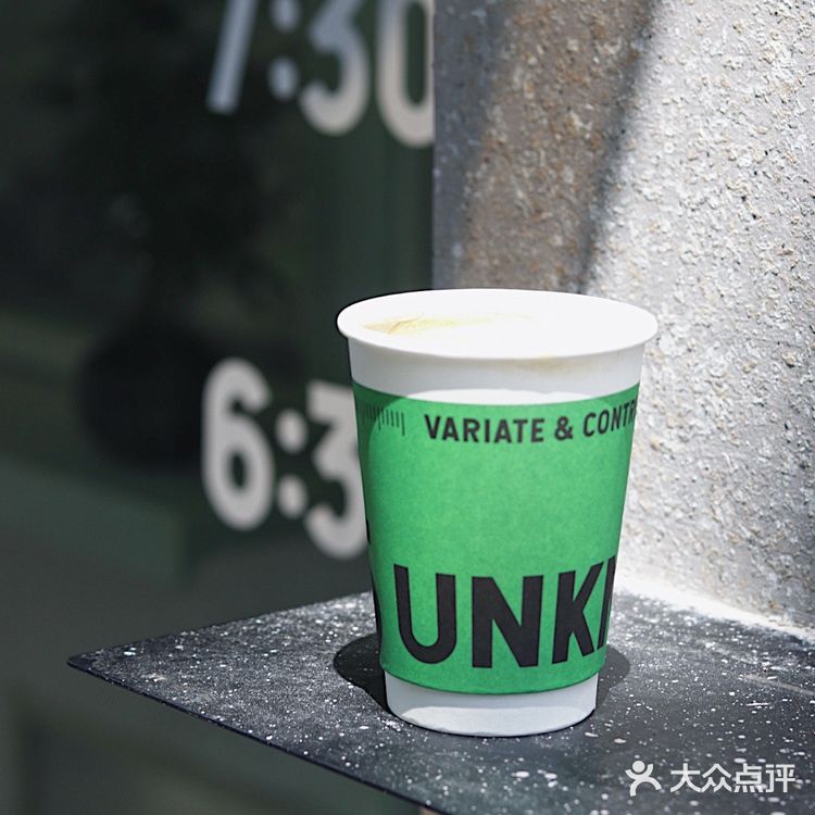 绿豆冰拿铁 夏天的咖啡 就像真的在吃绿豆棒冰