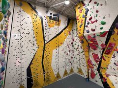 -问山MountQuest攀岩馆