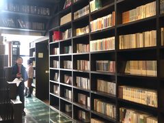 -钟书阁(松江泰晤士小镇店)