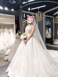 -Lady  Jane高端婚纱礼服馆
