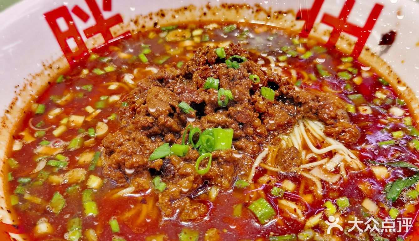 传说中的“胖妹面庄”三里屯店☞环境…等同没有[笑哭]