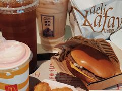 草莓奶昔-麦当劳(水坑尾街店)