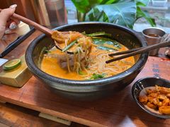 -银米·云南传统过桥米线(双廊黑金冠店)