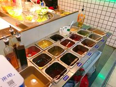 自助调料区-百品聚旋转火锅(号外店)