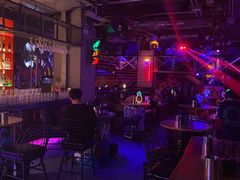 -UP嘻哈酒吧(粉巢店)