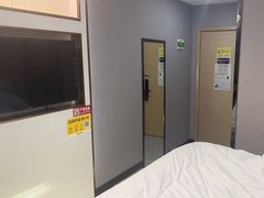 -轻奢·全曼酒店(深圳坂田北地铁站店)