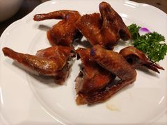 脆皮妙龄乳鸽-海口万豪中餐厅·粤菜·海南菜· 平价海鲜·茶点· KTV包房