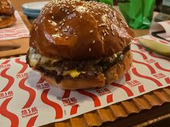牛魔王大力堡-悠航SLOWBOAT(三里屯店)