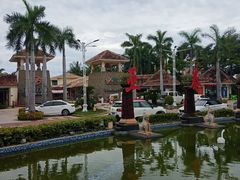 -亚龙湾亚泰商业街