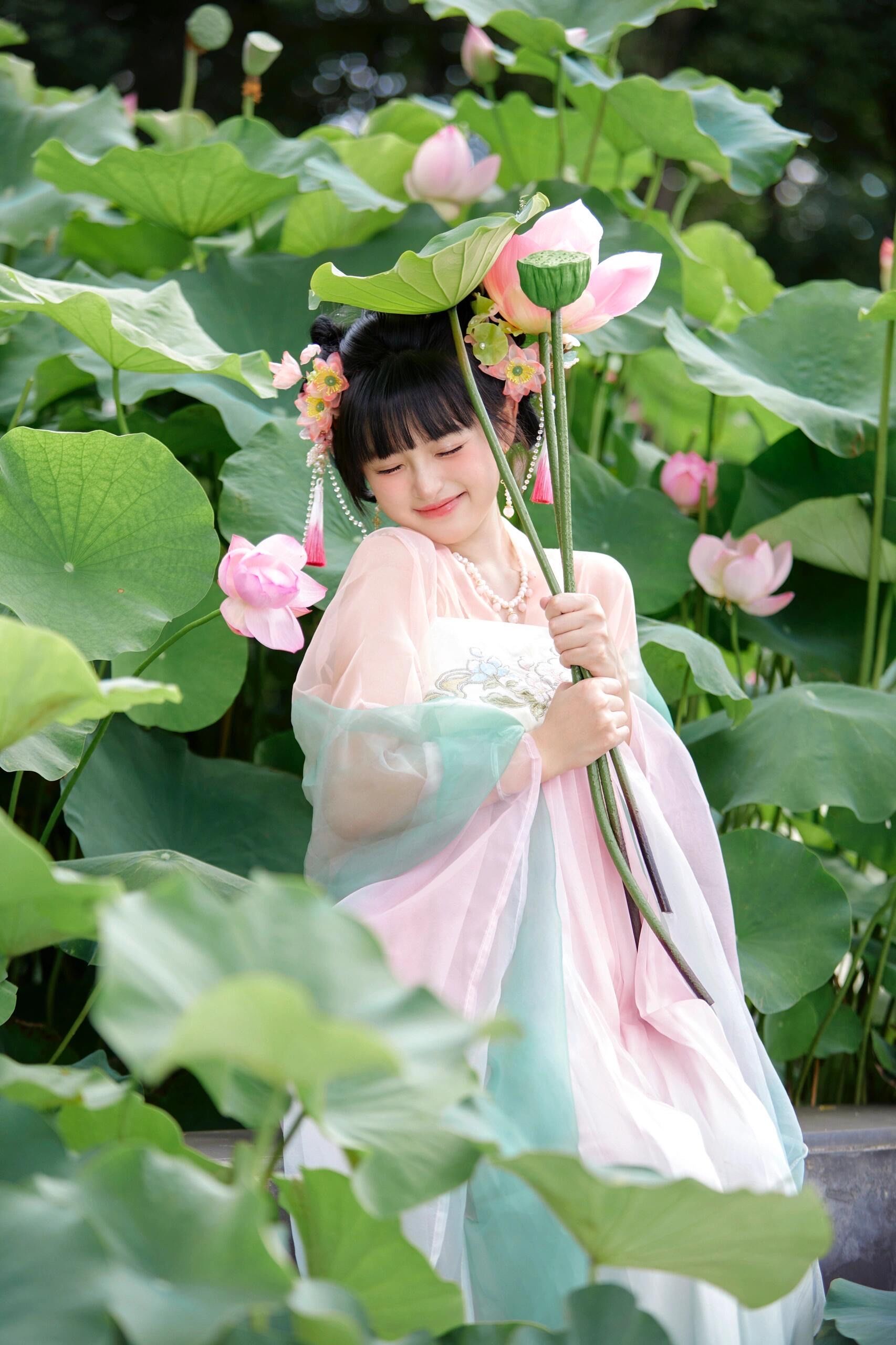 小荷花精降临🌿娇俏灵动可爱的荷花汉服少女