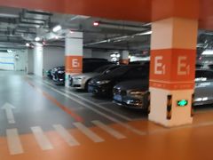 -虹桥天地-停车场