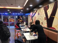 等位区-麦当劳(小白楼店)