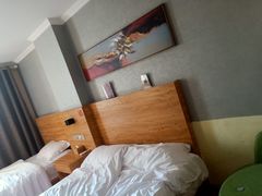 -华艺酒店(文化宫地铁站店)