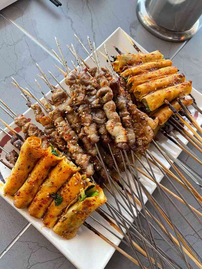 哈尔滨的烧烤比我们这的要特别很多,都是很奇怪的东西,但是味道很好