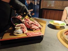 -铭牛烧肉·和牛海鲜自助(高新月牙湖店)